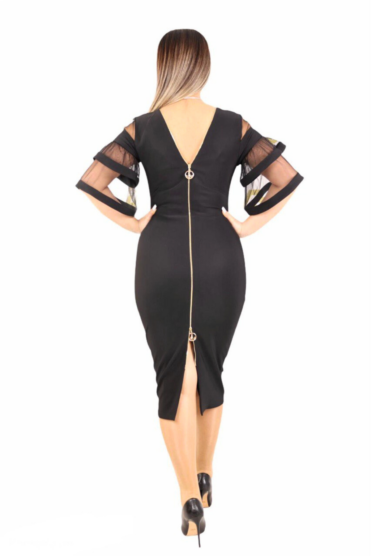 Abito midi nero per donne curvy Moda-Mania, con maniche a campana in tulle e zip doppio cursore, vestibilità elegante e femminile.