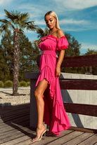 Abito estivo fucsia corto davanti e lungo dietro con scollo a barchetta, maniche rimovibili e cintura, marca Moda-Mania.