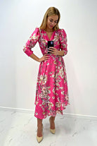 Abito midi fucsia svasato con fantasia floreale, maniche a sbuffo e allacciatura in vita, brand Moda-Mania.