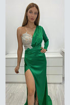 Abito lungo verde Moda-Mania con gonna a tulipano in taffetà, stile monomaniaca, elegante e femminile.