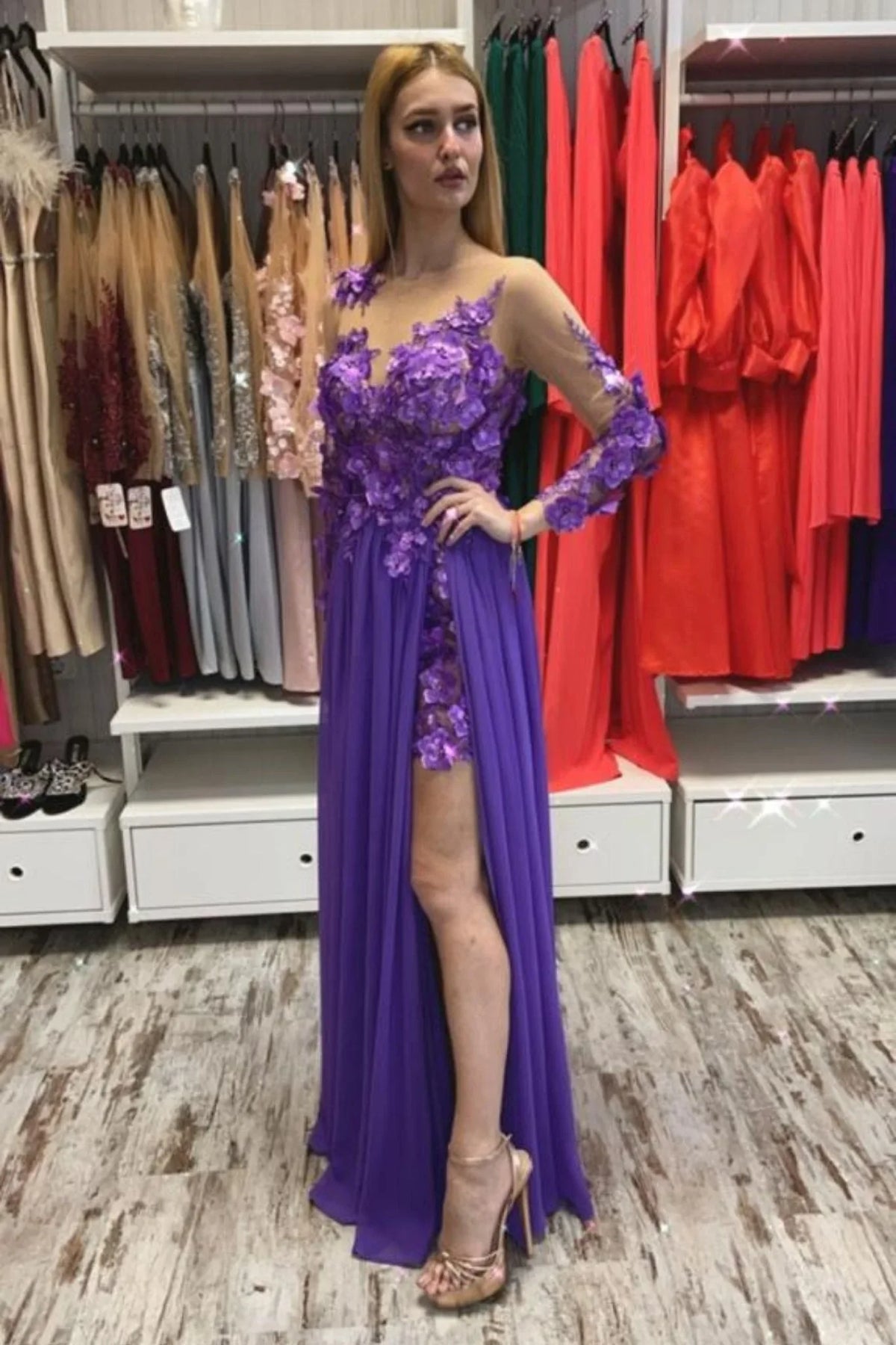 Abito lungo lilla Axa con strascico e corpetto in tulle nude a fiori 3D, vestito elegante Moda-Mania.