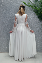 Abito lungo svasato bianco con spacco laterale e corpetto in tulle ricamato, Moda-Mania, abito elegante da sera.