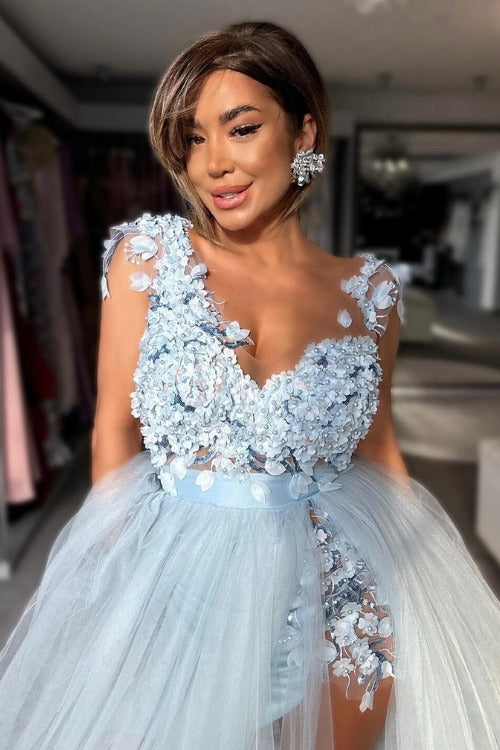 Abito lungo svasato celeste Moda-Mania con gonna in tulle e corpetto a fiori 3D, ideale per occasioni eleganti.