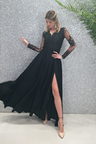 Abito lungo svasato nero Moda-Mania con spacco laterale e corpetto in tulle ricamato, elegante e sofisticato.