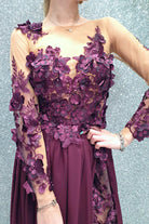 Abito lungo viola prugna Axa con strascico e corpetto in tulle nude con fiori 3D, Moda-Mania.
