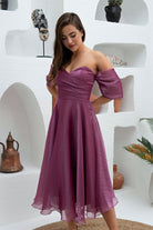 Abito lungo magenta svasato in organza con scollo a cuore e maniche cadenti, firmato Moda-Mania.