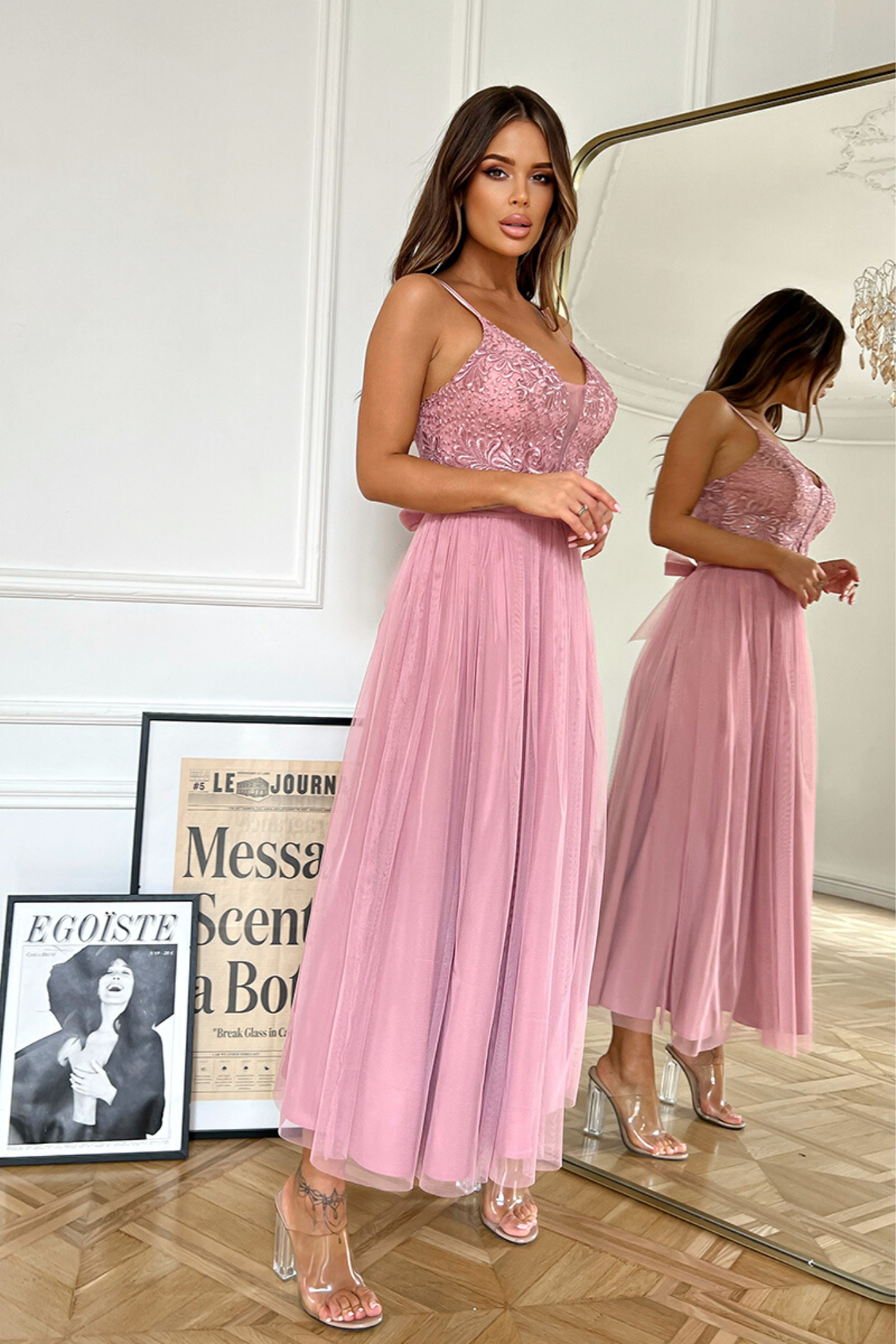 Abito midi svasato princess Moda-Mania con corpetto in tulle ricamato e gonna in tulle a strati, elegante e romantico.