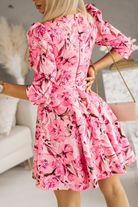 Abito svasato corallo a fantasia floreale Moda-Mania con scollo a maniche tre quarti a sbuffo, abito corto femminile elegante