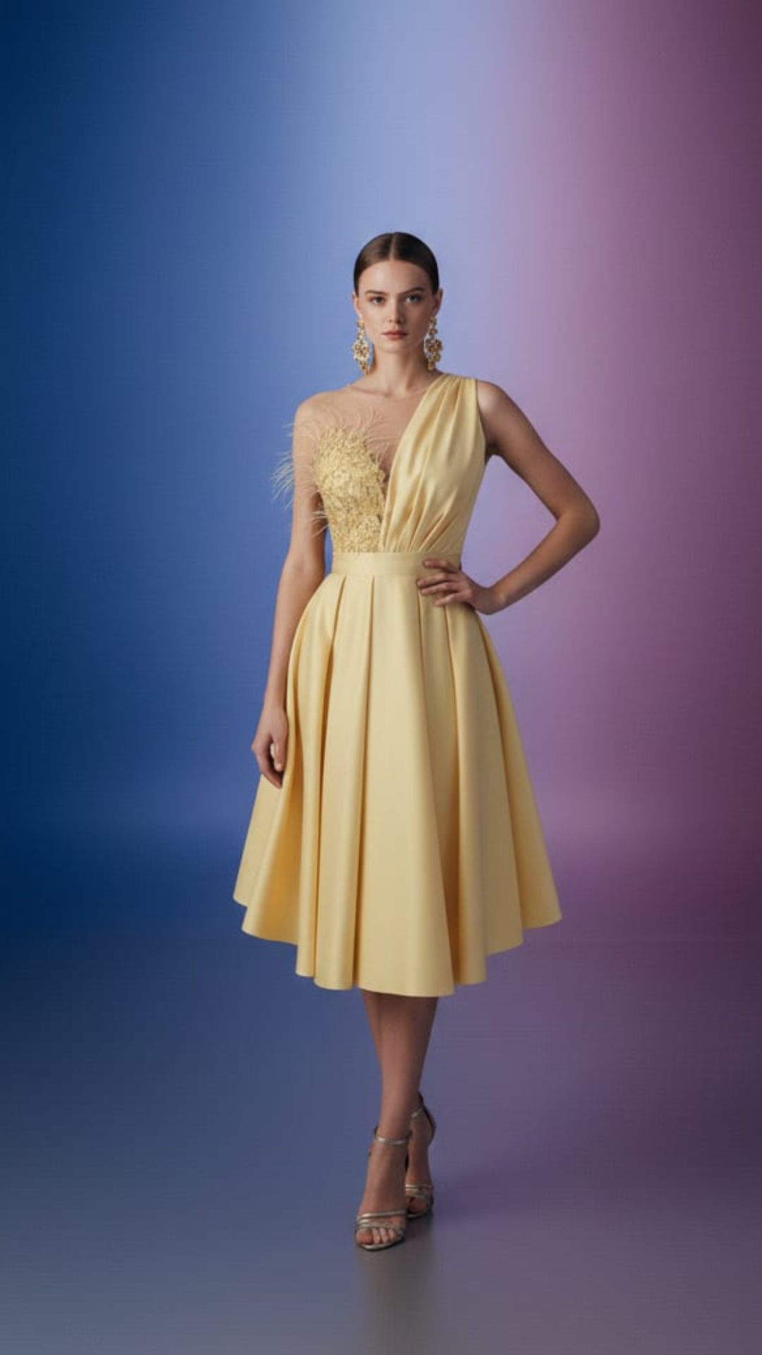 Abito svasato giallo midi Moda-Mania con corpetto floreale e dettagli in piume, perfetto per occasioni eleganti.