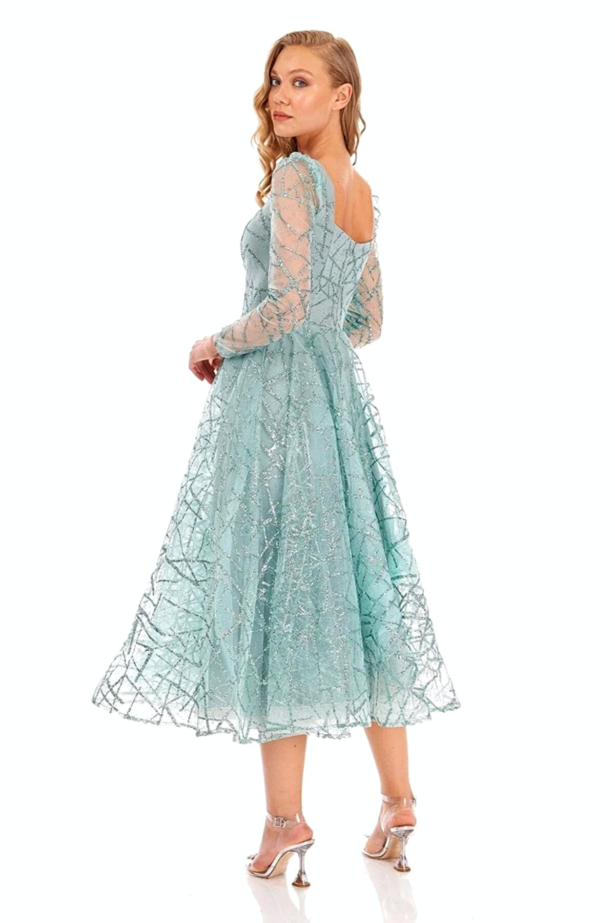 Abito svasato midi verde menta in tulle con trama glitterata a manica lunga, firmato Moda-Mania.