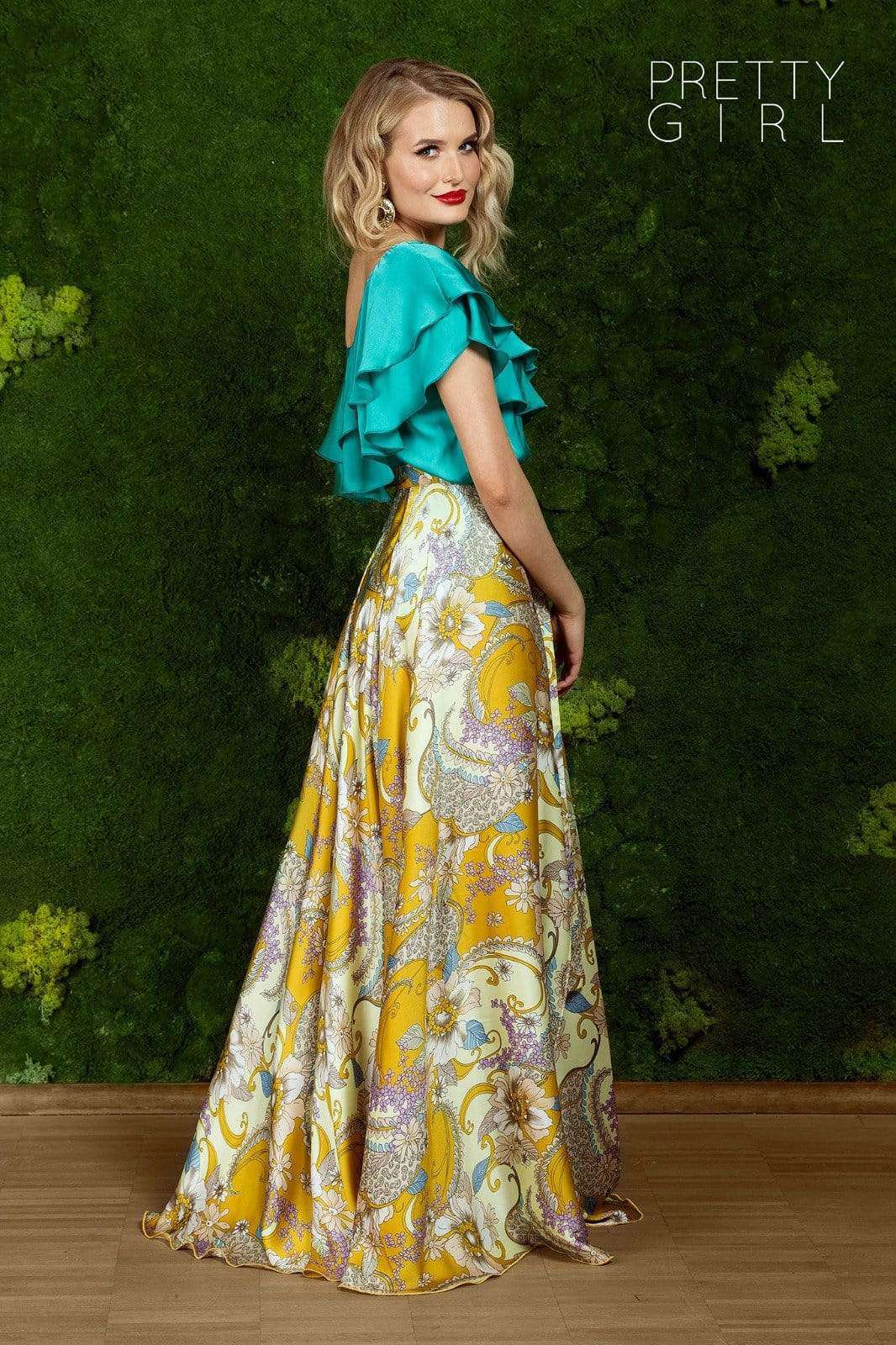Blusa verde turchese in tessuto satinato Moda-Mania, modello monospalla con volant, stile elegante e moderno.