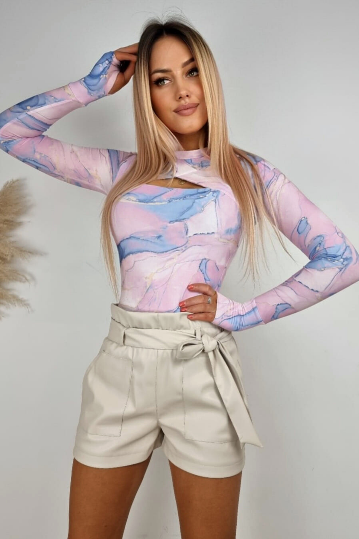 Body lilla Moda-Mania con motivo astratto, foro del dito del pollice sul polsino e apertura sul décolleté.