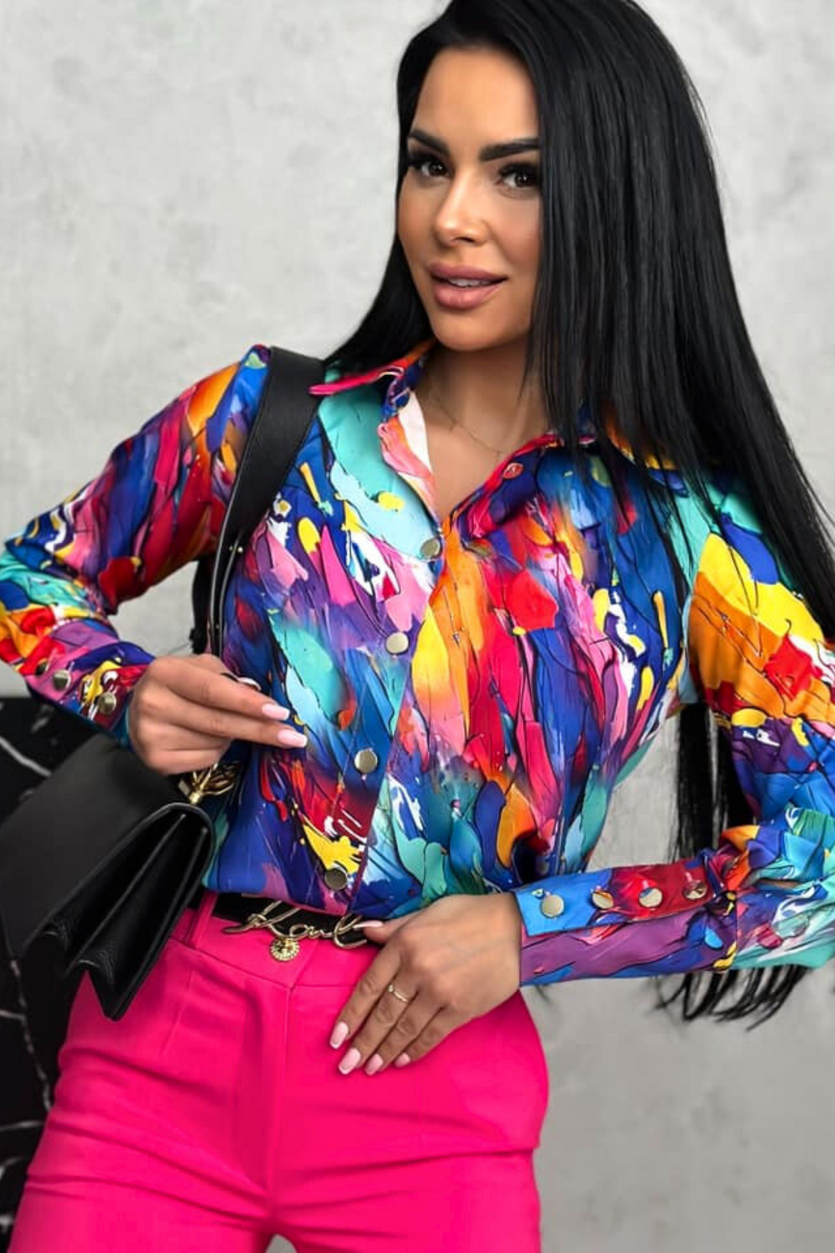 Camicia elegante Moda-Mania a fantasia multicolore blu celeste, giallo e arancione con bottoni dorati, tessuto leggero e stiloso.