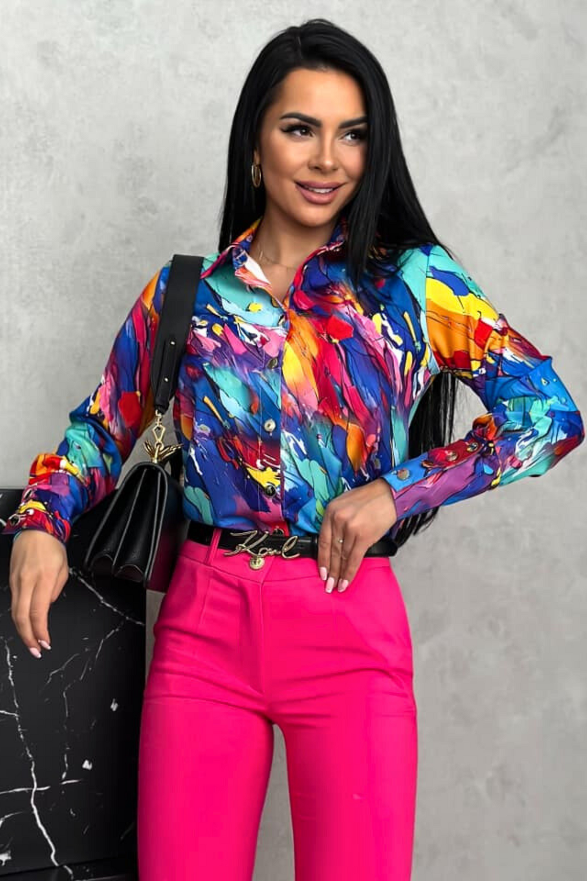 Camicia elegante Moda-Mania a fantasia multicolore blu celeste, giallo e arancione con bottoni dorati, tessuto leggero e stile raffinato