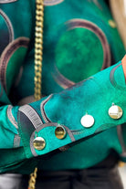 Camicia elegante verde con stampa a cerchi e motivo fashion, morbida e stilosa, brand Moda-Mania.