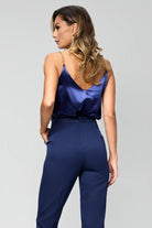 Canotta blu notte Moda-Mania in tessuto satinato con spalline in catenelle dorate, vestibilità elegante e raffinata.