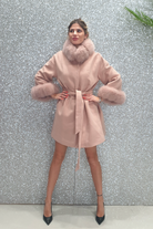Cappotto in lana e cashmere rosa invernale Moda-Mania, foderato con collo e polsi in pelo naturale, giacche e cappotti elegante.