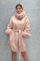 Cappotto in lana e cashmere rosa invernale Moda-Mania con fodera, collo e polsi in pelo naturale, giacca calda ed elegante