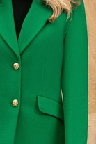 Cappotto verde in misto lana Moda-Mania con scollo a V, revers, tasche a pattina e bottoni dorati, elegante e caldo.