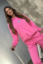 Completo tuta sportiva in cotone fucsia con laccetti e logo fucsia, abbigliamento sportivo Moda-Mania.