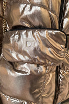 Giacca invernale Denny Rose bronzo laminato con cappuccio, cintura e dettagli con portafoglio, abbigliamento Moda-Mania.