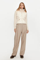 Gilet imbottito Gaudi in nylon lucido panna con zip e cappuccio, giacca leggera e impermeabile Moda-Mania.