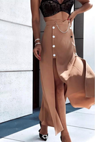 Gonna lunga beige Moda-Mania con spacchi laterali e bottoni metallici dorati a pressione, tessuto fluido e elegante.