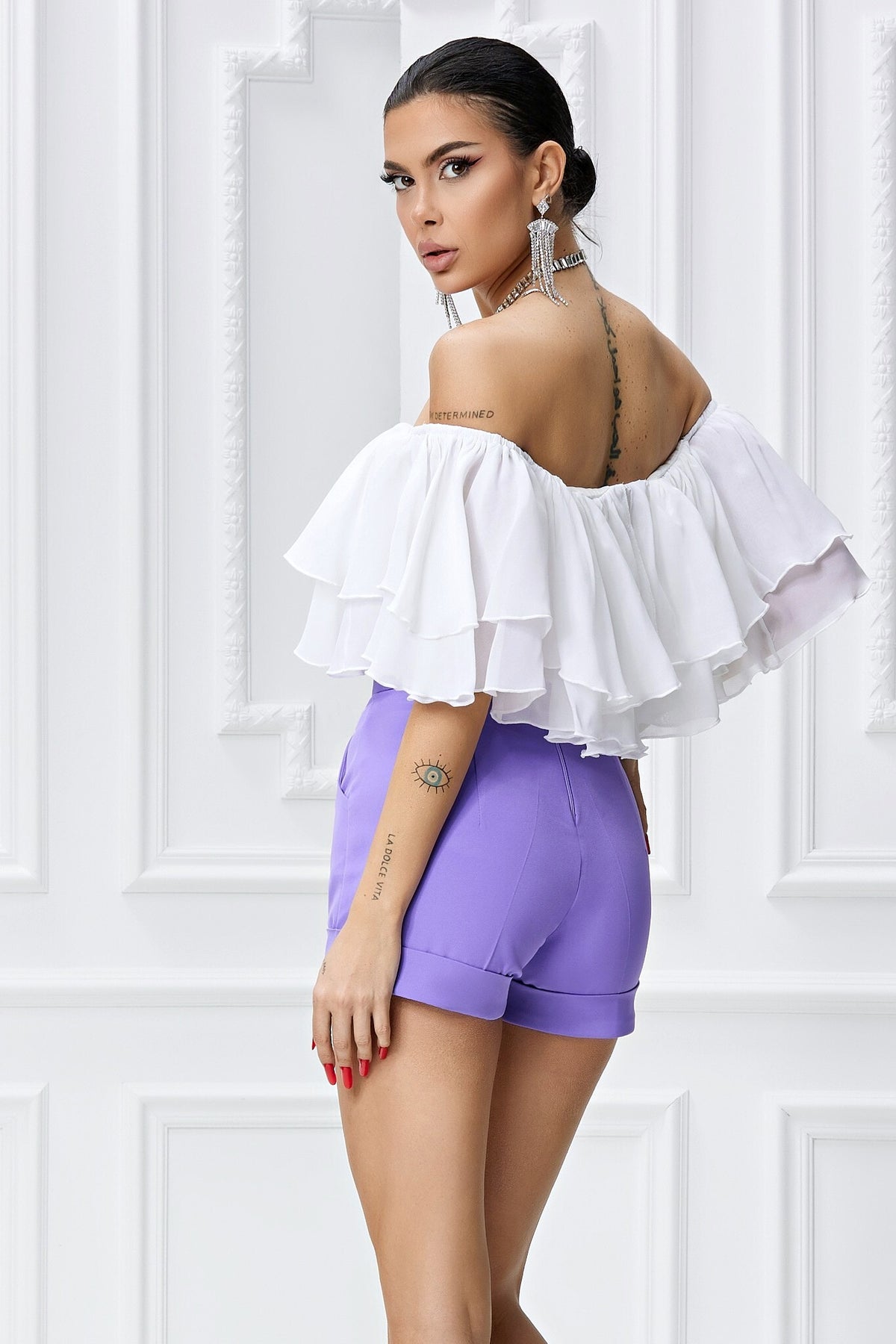Pantaloncini corti viola Bby di Pretty Girl a vita alta con tasche laterali, tessuto morbido e comodo, stile casual e trendy.