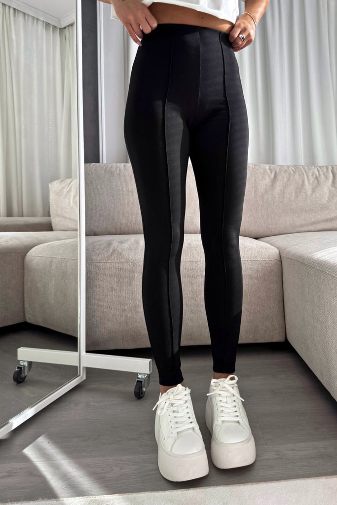 Pantalone leggings nero aderente in cotone spesso elasticizzato a vita alta con cuciture longitudinali