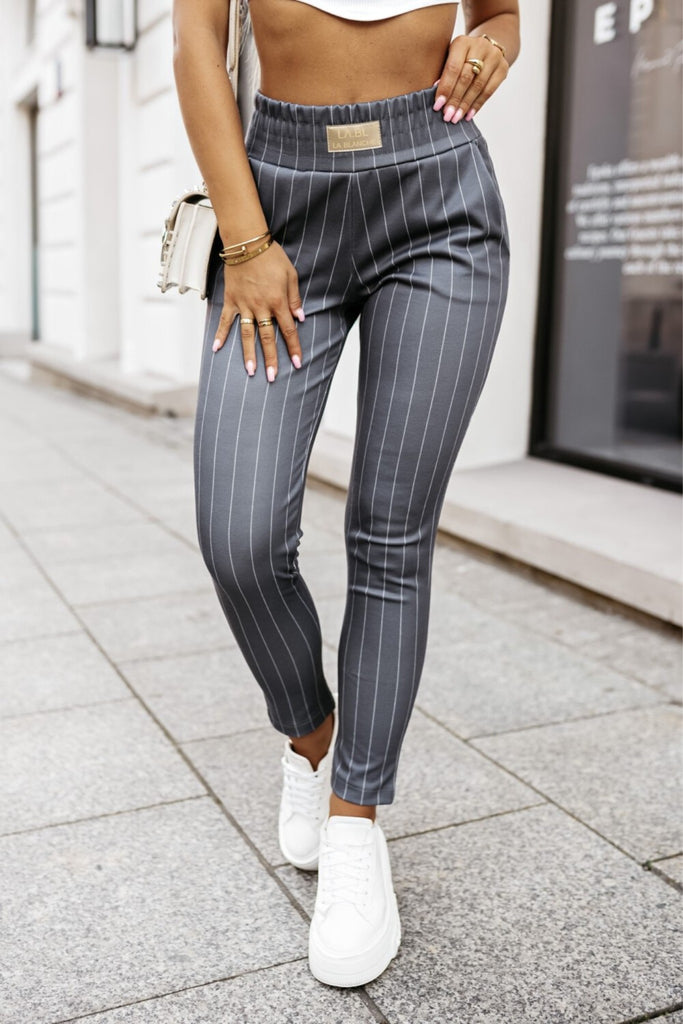 Pantaloni casual colore grigio a fantasia gessata con tasche laterali