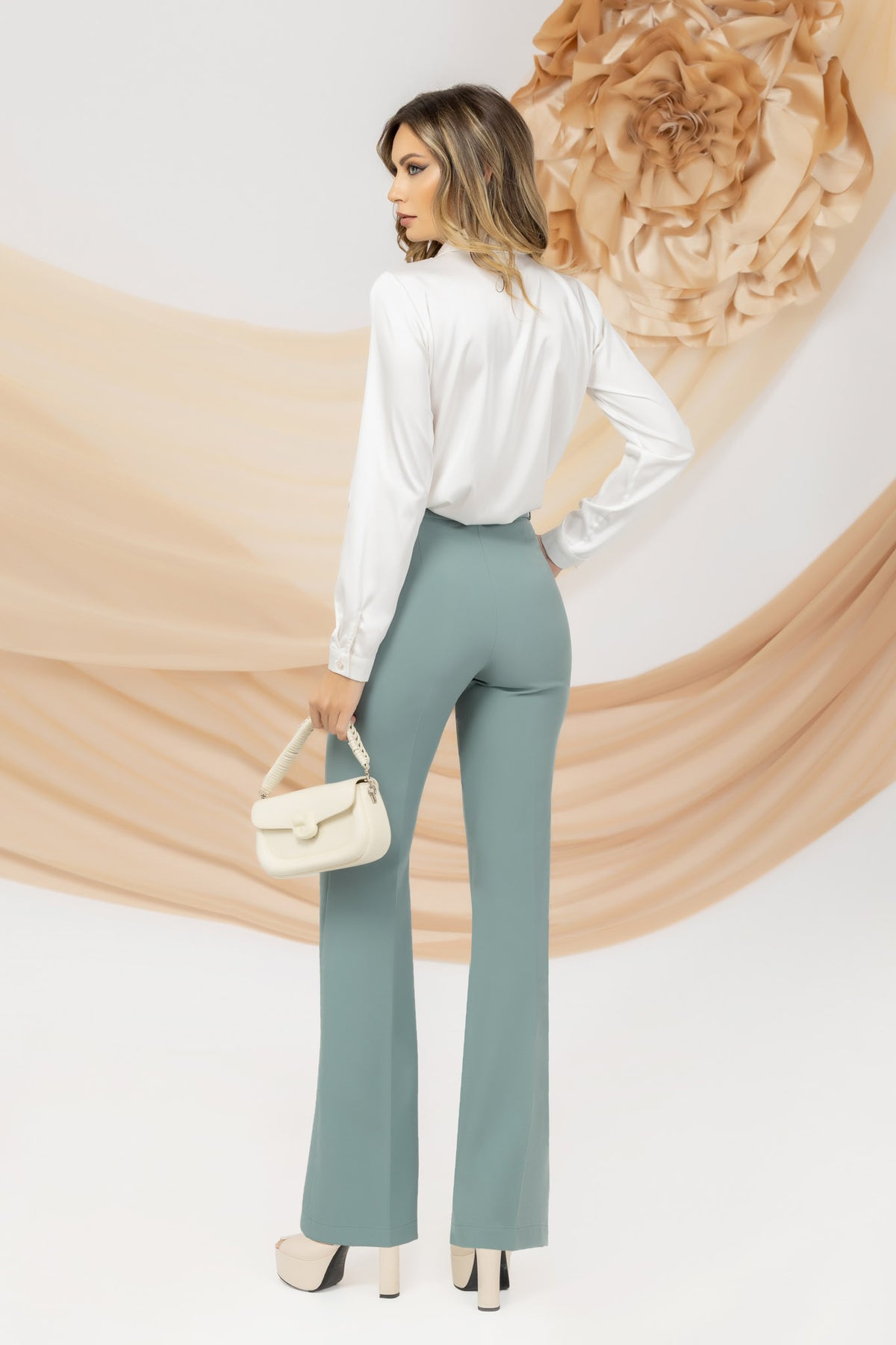 Pantaloni eleganti verdi menta a gamba larga Pretty Girl con cintura rimovibile e fibbia in perle, dettagli sofisticati.