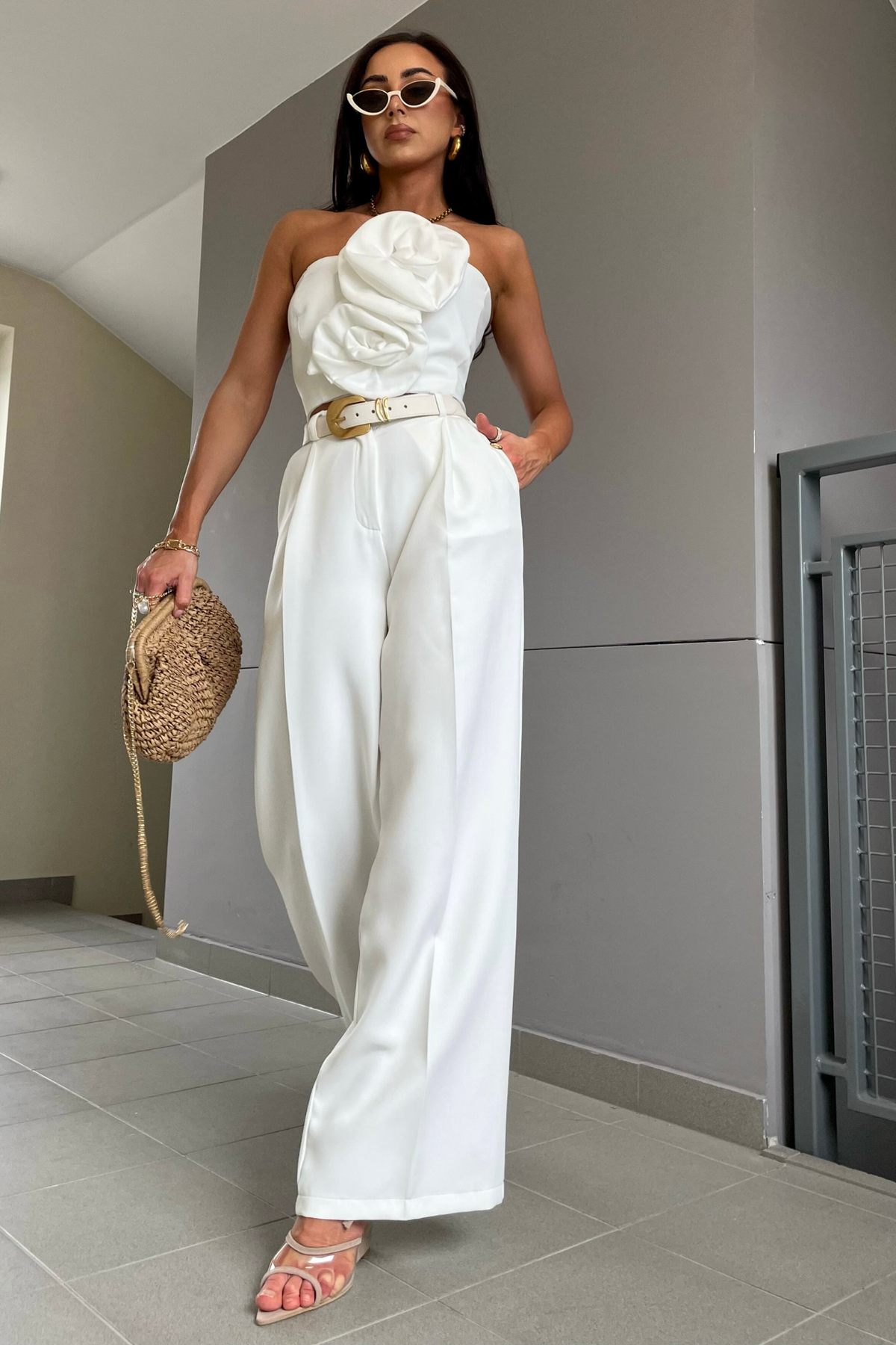 Pantaloni lunghi bianchi a palazzo di Moda-Mania con tasche laterali e vita medio alta, tessuto leggero e stile elegante