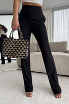 Pantaloni neri in viscosa Moda-Mania, vita alta elasticizzata, gamba larga con tasche laterali, look elegante e comodo.