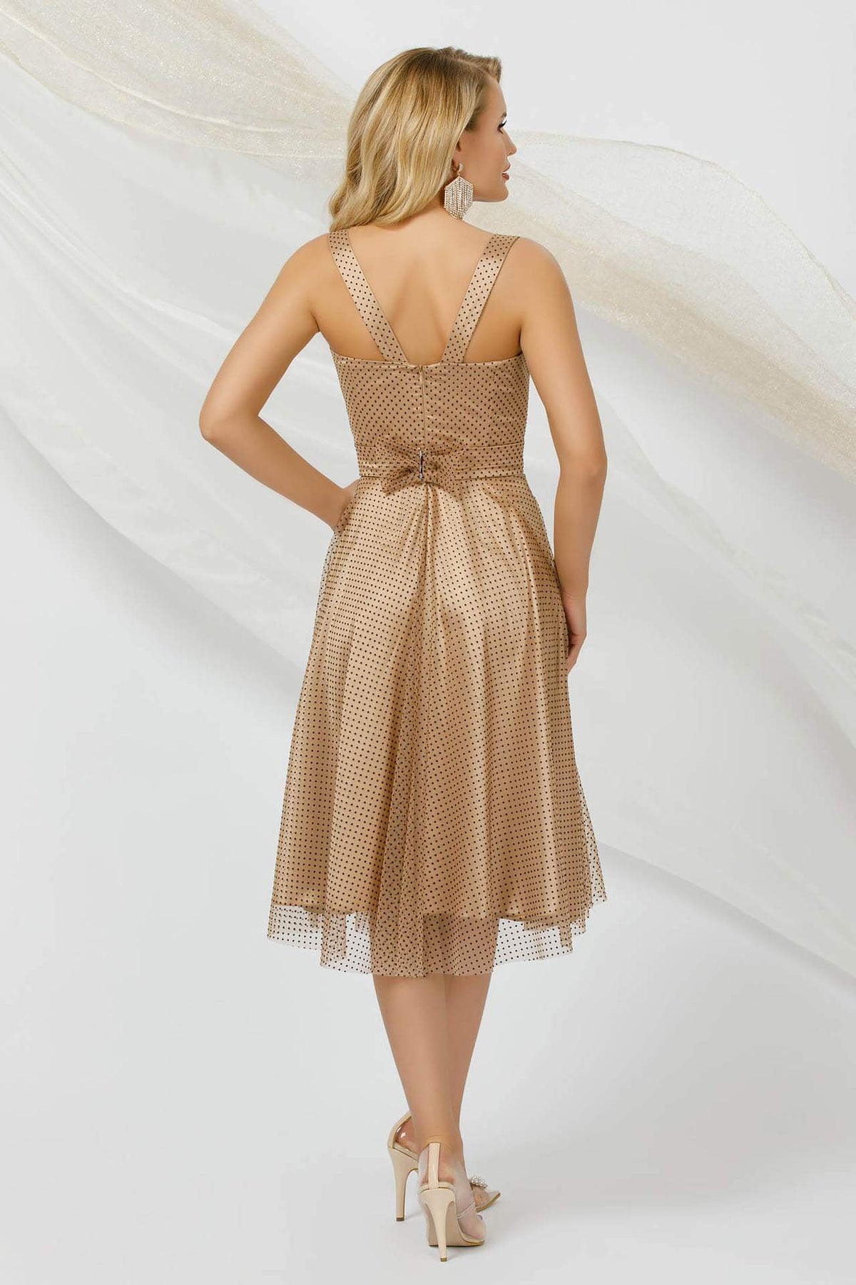 Abito svasato nude in tulle con micro pois e coppe a cuore, fodera in raso, abito corto di Pretty Girl.