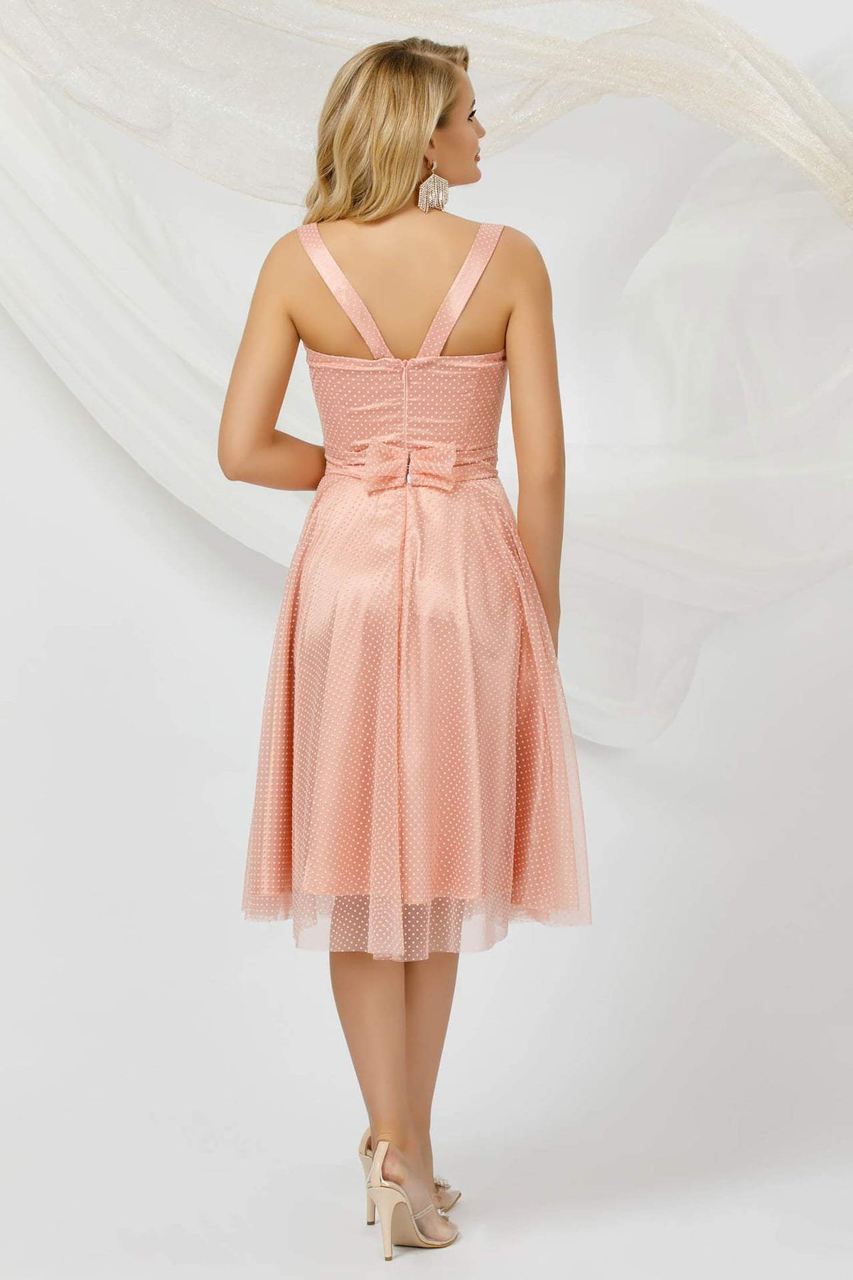 Abito corto svasato rosa pesca in tulle con micro pois e fodera in raso con coppe a cuore, marca Pretty Girl.