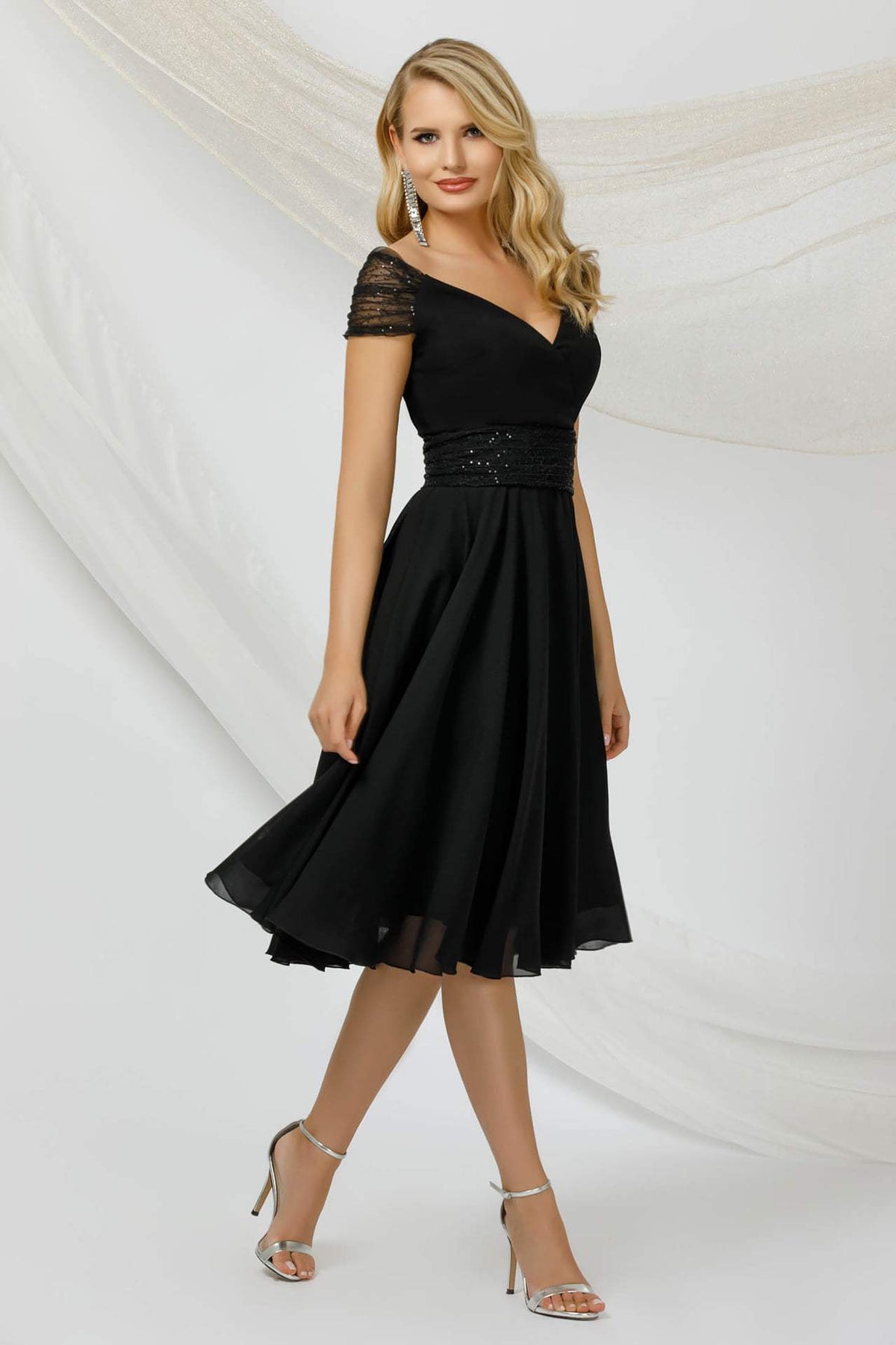 Abito midi svasato nero PrettyGirl con scollo a V e cintura rimovibile, vestibilità elegante e stile femminile.