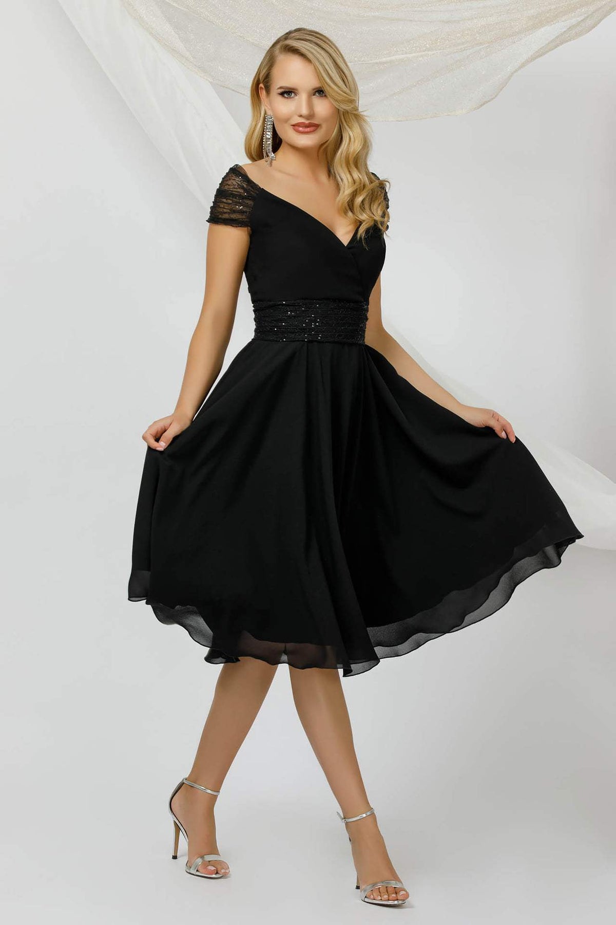 Abito midi svasato nero PrettyGirl con scollo a V e cintura rimovibile, ideale per occasioni eleganti e casual.