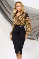 Camicia Pretty Girl a stampa maculata beige e nero con inserti in pizzo nero, morbida e elegante.