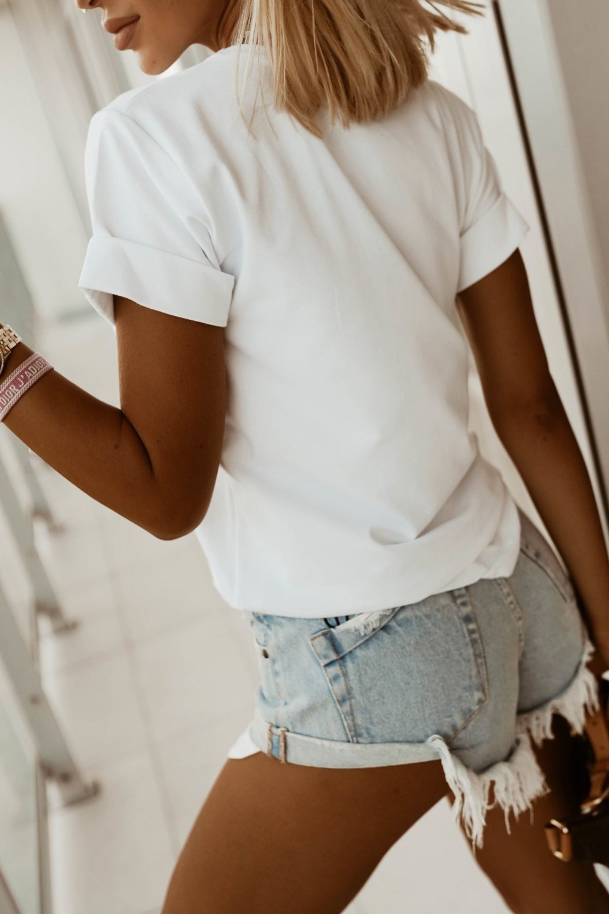 T-shirt bianco Moda Mania in cotone con stampa Donna occhiali scritta Diva, maniche corte con risvolto, stile casual.