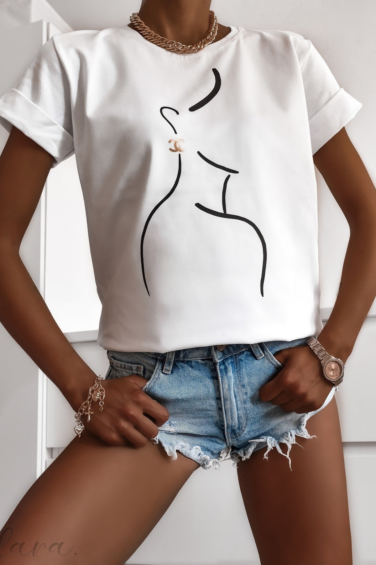 T-shirt bianco in cotone Moda Mania con stampa nera di un profilo di ragazza e maniche corte con risvolto