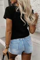 T-shirt nero in cotone Moda Mania con scritta Amor Puro, maniche corte con risvolto, stile casual e moderno.