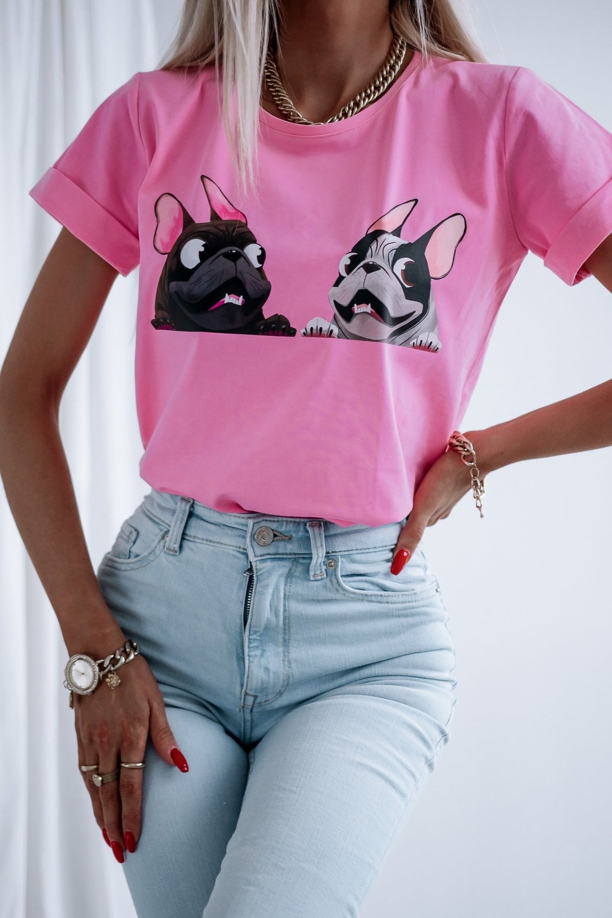 T-shirt rosa in cotone Moda Mania con stampa di due cagnolini, maniche corte con risvolto, vestibilità casual e femminile.