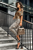 Salopette casual Moda-Mania con fantasia animalier leopardata e zebrata, tasche laterali, stile trendy e comodo.