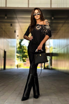 Salopette casual nera Moda-Mania con fantasia damasacata e tasche laterali, vestibilità comoda e stile elegante.