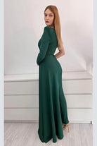 Salopette elegante verde smeraldo Moda-Mania con strascico laterale e dettagli floreali 3D, stile monomaniaca.