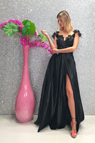 Abito lungo svasato nero Moda-Mania con corpetto in tulle a fiori 3D e gonna in taffetà, elegante e femminile.