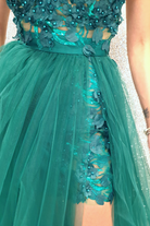 Abito lungo svasato verde smeraldo Moda-Mania con gonna in tulle e corpetto a fiori 3D, dettagli floreali e tessuto elegante