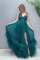 Abito lungo svasato verde smeraldo Moda-Mania con gonna in tulle e corpetto a fiori 3D, dettagli eleganti e femminili.