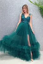 Abito lungo svasato verde smeraldo Moda-Mania con gonna in tulle e corpetto con fiori 3D, elegante e femminile.