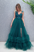 Abito lungo svasato verde smeraldo Moda-Mania con gonna in tulle e corpetto a fiori 3D, dettagli eleganti e femminili.